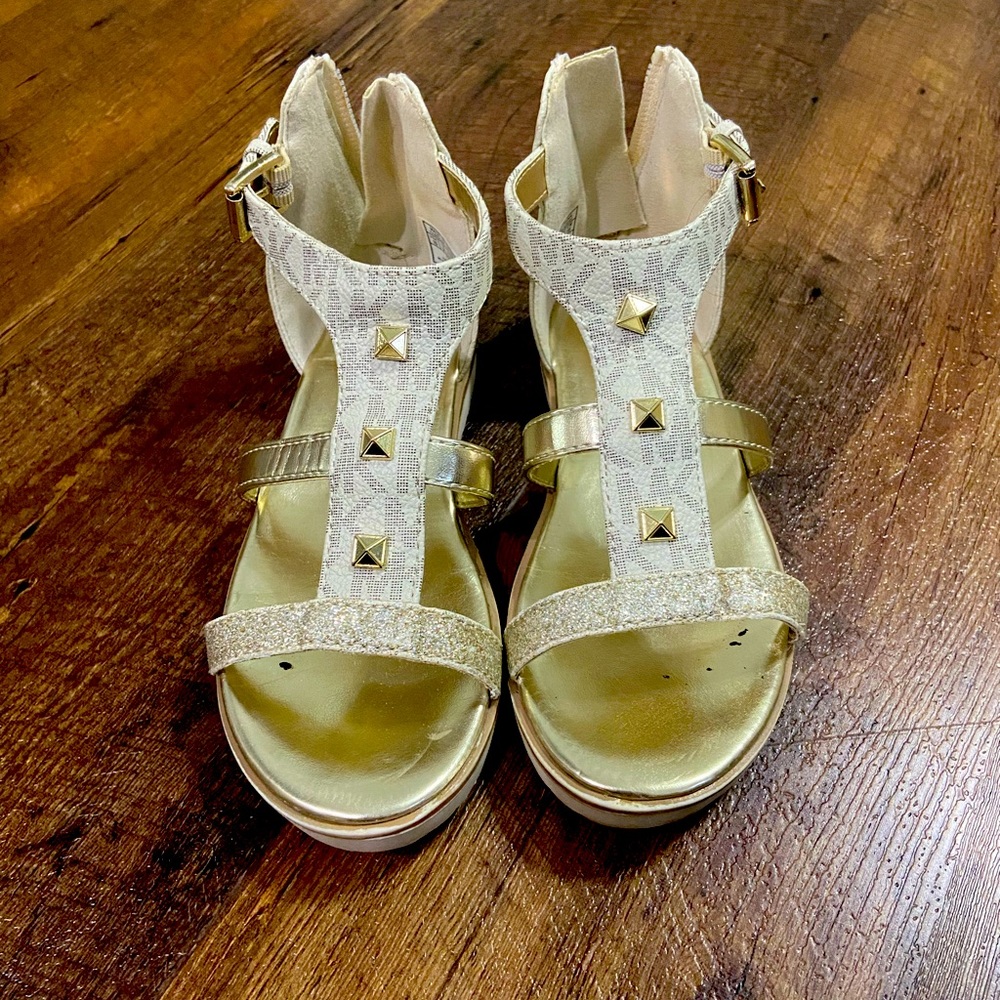 Girl’s Michael Kors sandals. Size 10. Good condition.